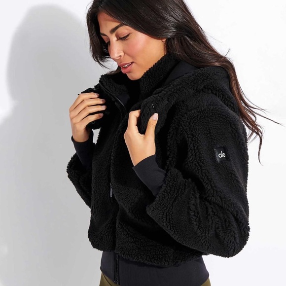 Alo Foxy Sherpa in Black - Picture 2 of 3